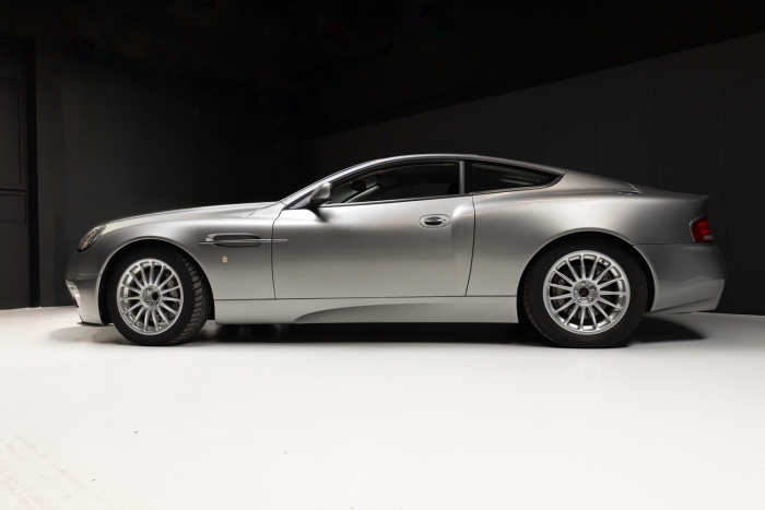 Aston Martin Vanquish V12
