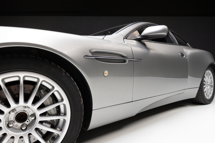 Aston Martin Vanquish V12