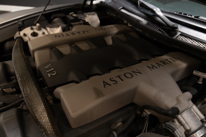 Aston Martin Vanquish V12