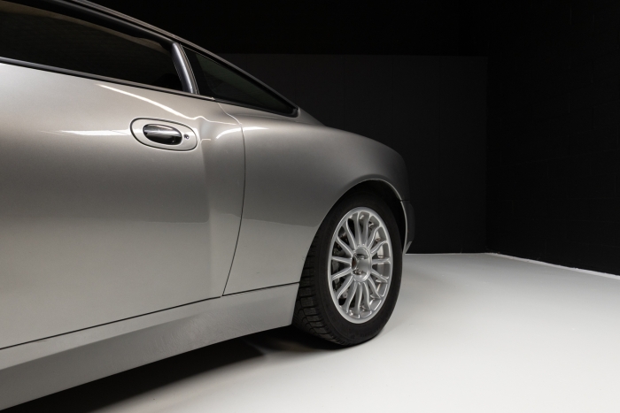Aston Martin Vanquish V12