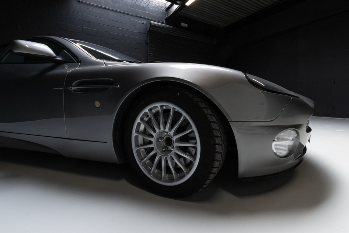 Aston Martin Vanquish V12