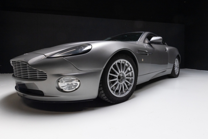 Aston Martin Vanquish V12