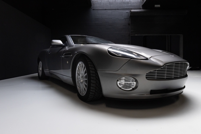 Aston Martin Vanquish V12